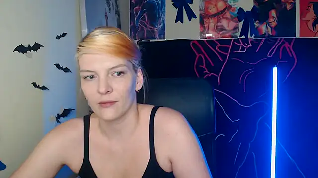 VanessaRey  online show from April 21, 4:47 pm