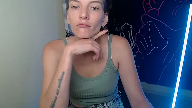 Snapshot of VanessaRey_ chatting on September 28, 7:03 am VanessaRey online show from September 28, 7:03 am