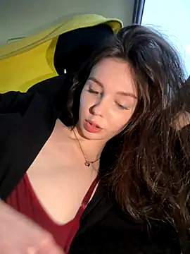 MilaBee online show from December 4, 9:22 am