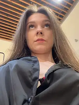 MilaBee online show from October 20, 9:01 am