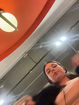 MilaBee online show from March 19, 11:25 am