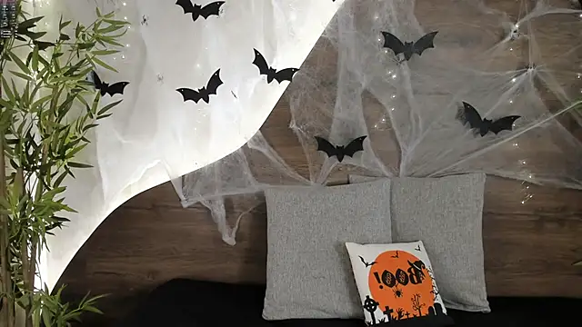 mia lacy  online show from October 31, 7:40 pm