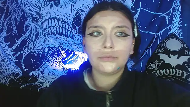 Snapshot of mikaskullcs chatting on October 1, 4:39 am mikaskullcs online show from October 1, 4:39 am