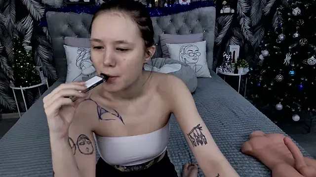 CarolineTenders online show from December 21, 1:10 am