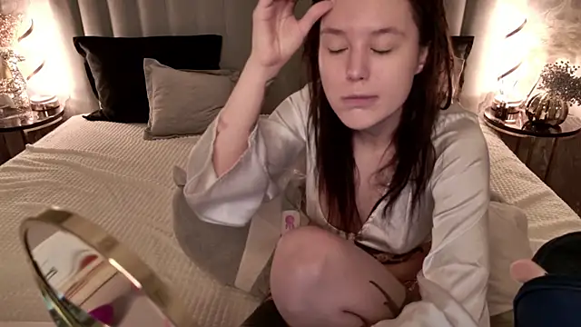 CarolineTenders online show from April 21, 1:20 am