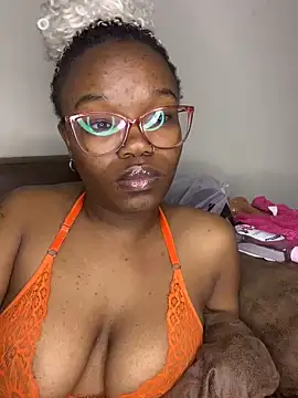 YummyMelanin117 online show from April 22, 11:57 pm