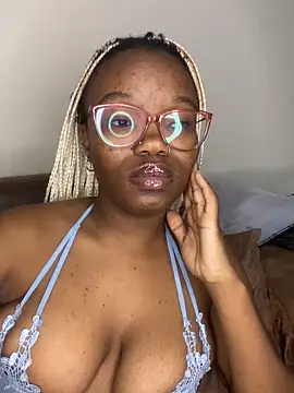 YummyMelanin117 online show from April 21, 11:56 pm