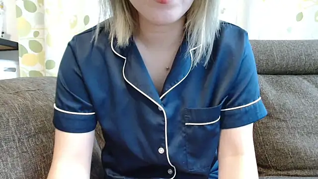 Snapshot of saratannn chatting on October 15, 11:51 pm saratannn online show from October 15, 11:51 pm
