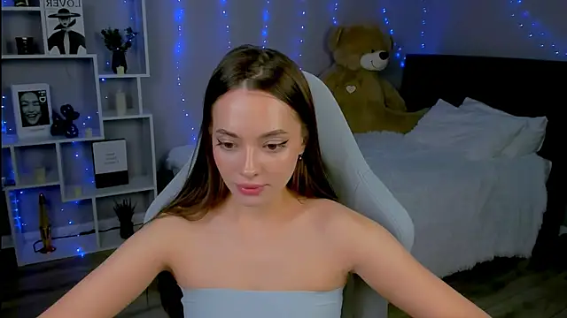 MelanieAlves online show from April 21, 2:35 pm