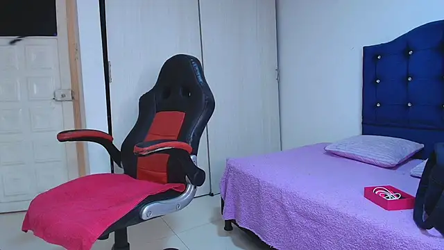 lovehotpink online show from November 8, 7:41 pm