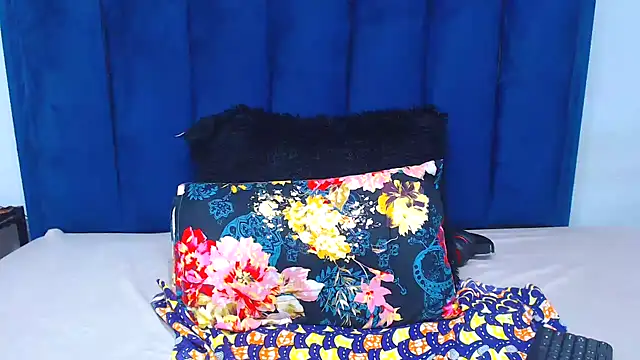 SMALLBOOBSXX online show from March 5, 7:26 am