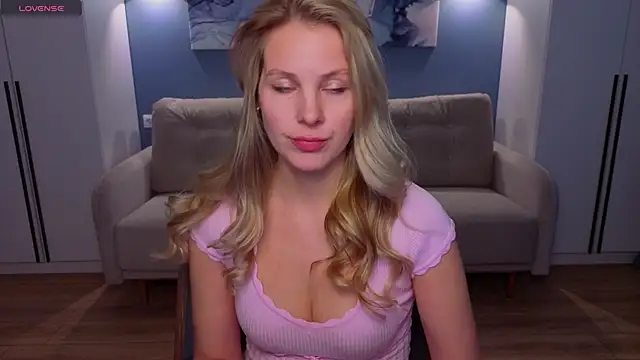 MelanieBennett online show from April 23, 9:06 am