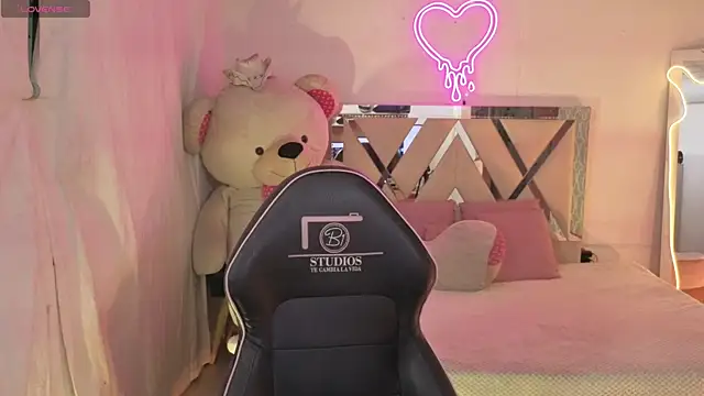 saaya tay online show from April 22, 3:36 am