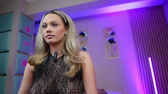 SabrinaJade online show from May 2, 4:38 am