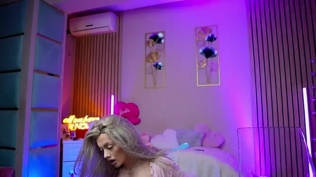 SabrinaJade online show from February 10, 5:32 am