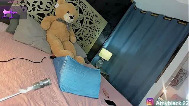 Amyblack   online show from October 30, 1:52 am