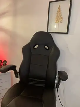 Kariina  69 online show from April 25, 1:30 am