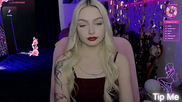 LinaLirian online show from April 24, 12:30 pm