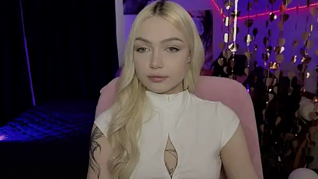 LinaLirian online show from April 23, 10:23 am