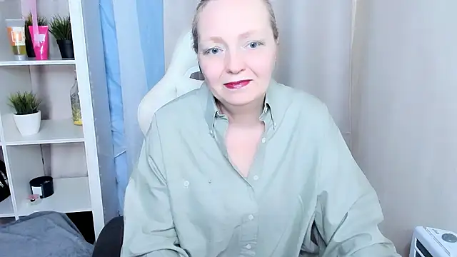 Karen Villis online show from February 5, 9:45 am