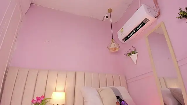  lucia 18 online show from April 25, 2:47 pm