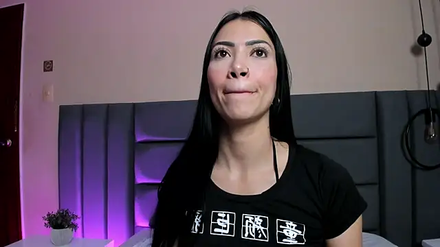 AbbieJoness  online show from April 27, 11:40 am