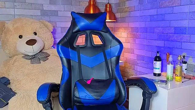 DixyPalmer online show from April 25, 7:33 pm