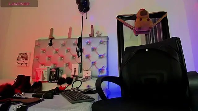 gisell taylor18 online show from April 27, 1:52 pm