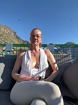 LucyLingerie78 online show from April 24, 8:39 am