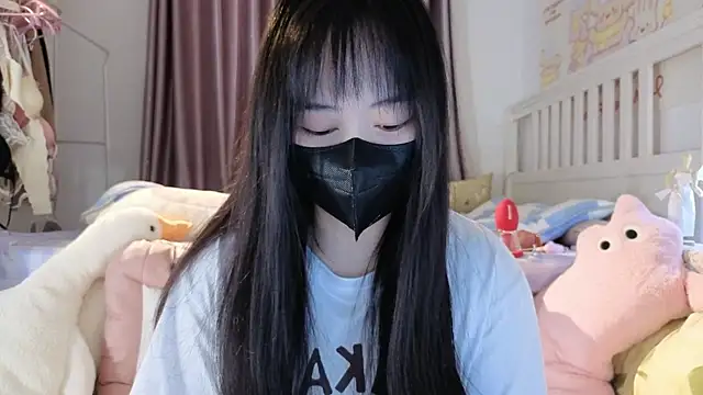 love-uiui online show from October 8, 3:05 pm