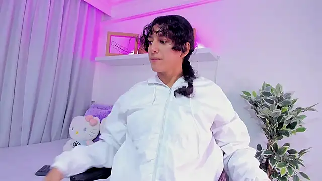 niia7 online show from March 27, 7:36 pm