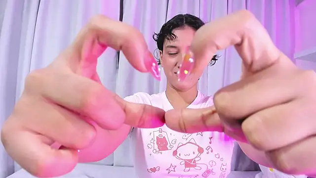 niia7 online show from April 24, 7:49 pm