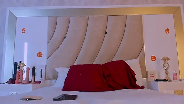 AnnahiBaker online show from October 28, 8:57 pm