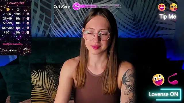 Snapshot of ChristyCrayme chatting on September 11, 10:32 pm ChristyCrayme online show from September 11, 10:32 pm