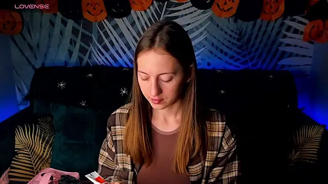 Snapshot of ChristyCrayme chatting on October 21, 10:03 pm ChristyCrayme online show from October 21, 10:03 pm