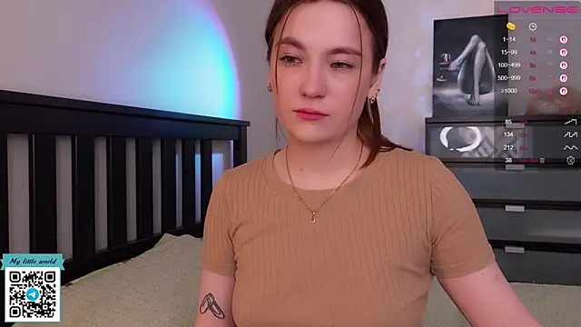 Snapshot of mia_here chatting on September 29, 11:26 am mia here online show from September 29, 11:26 am