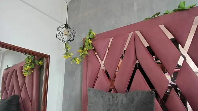 viollettaa  online show from April 7, 7:05 pm