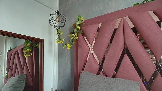 viollettaa  online show from April 22, 9:56 pm