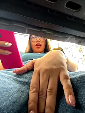 sara calderon online show from September 24, 1:21 pm