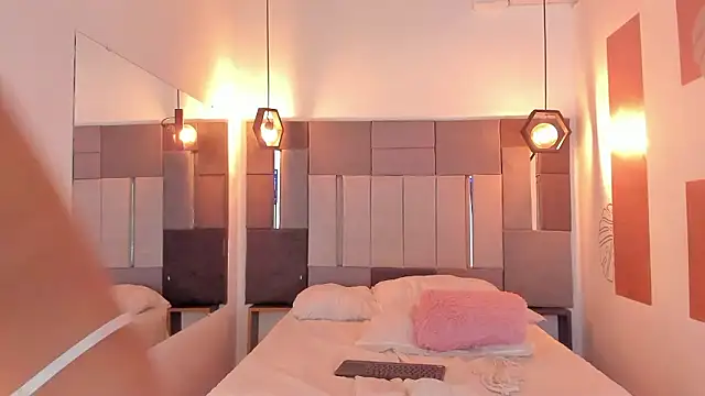 FreyrStone online show from February 3, 6:22 am