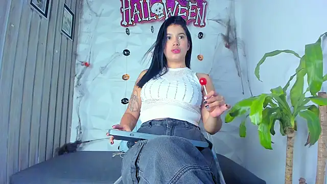 zarahcoxx online show from October 18, 3:53 am