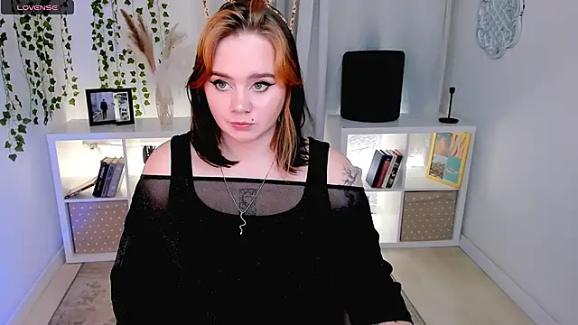 lunaalli online show from October 16, 2:30 pm