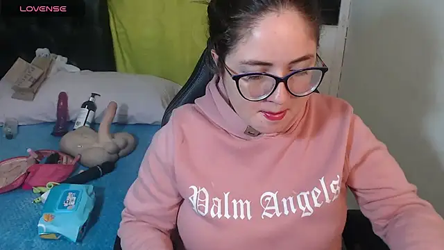 KrystalAdams online show from April 25, 1:41 pm