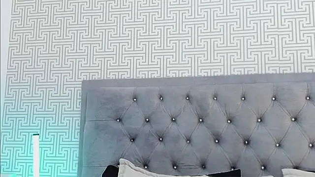 Evaa Lunna  online show from April 22, 2:52 am