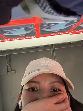 Ninazhang online show from April 27, 7:16 am