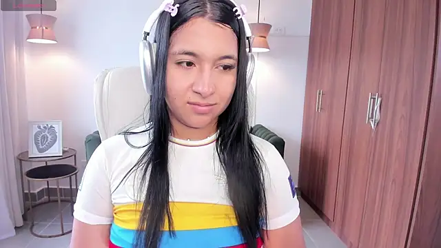 DANDARA THOM online show from September 28, 7:52 pm