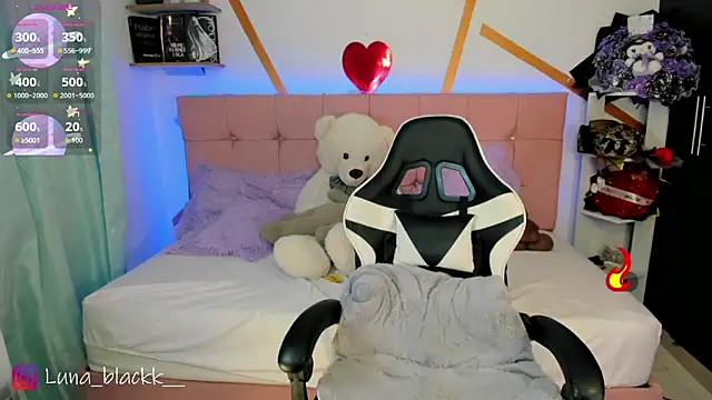 Luna blackk online show from June 6, 9:21 pm