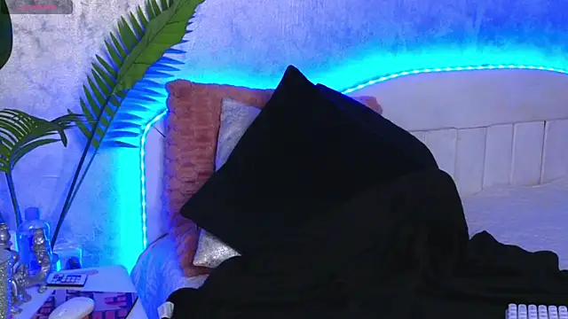 Aelorya online show from October 24, 8:05 pm