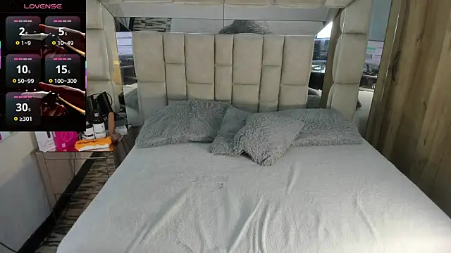 VICTORIAGRAYS online show from September 17, 12:03 pm