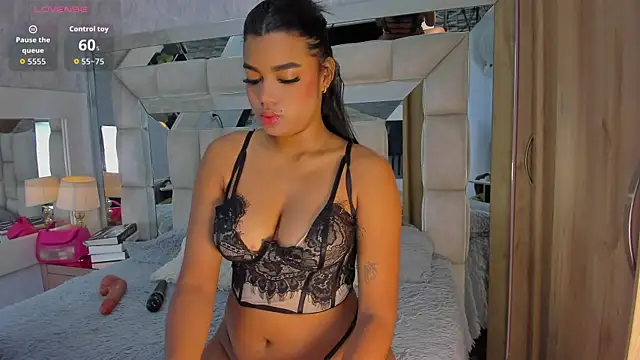 VICTORIAGRAYS online show from April 22, 11:07 am